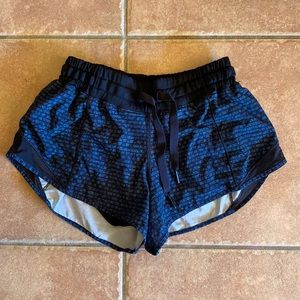 Lululemon Hotty Hot Low-Rise Short 2.5”